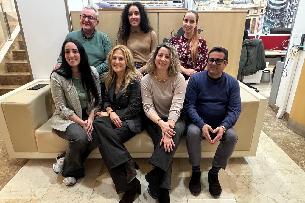 El equipo de Presstour Peregrinaciones en la oficina de Madrid